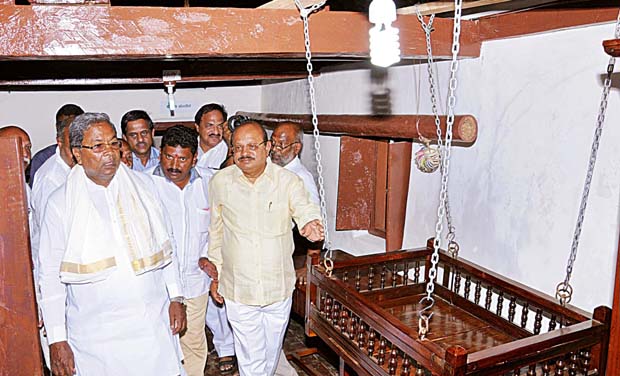 Siddaramaiah On Devraj Urs: A True People's Leader - 620x376 - jpeg Politician D Devaraj Urs